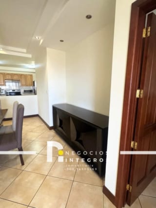 APARTAMENTO EN MILENIA ZONA 10 – 2 HAB + ESTUDIO, NIVEL ALTO — Apartamento en Alquiler en Milenia, Zona 10, Guatemala, Ciudad — miniatura 4 de 16