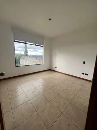 VENDO LINDA CASA EN LA FORESTA KM.20.5 CARR A FRAIJANES — Casa en Venta en La Foresta, Carretera a El Salvador, Guatemala, Ciudad — miniatura 8 de 11