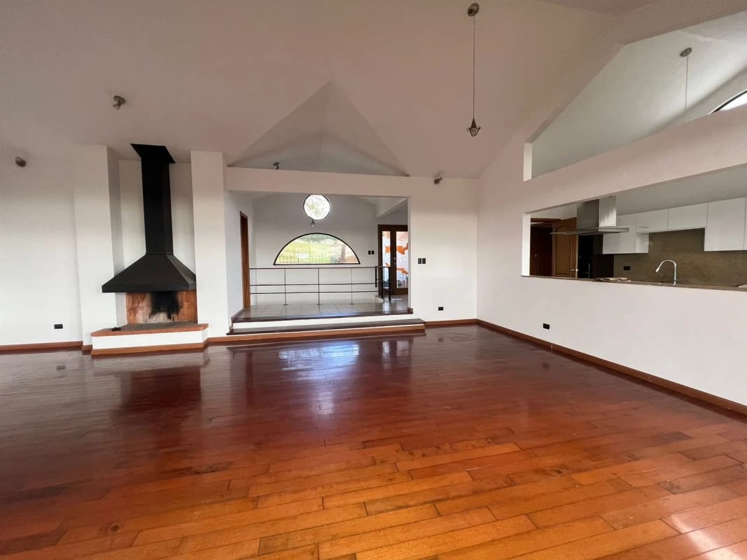VENDO LINDA CASA EN LA FORESTA KM.20.5 CARR A FRAIJANES — Casa en Venta en La Foresta, Carretera a El Salvador, Guatemala, Ciudad — foto 4 de 11
