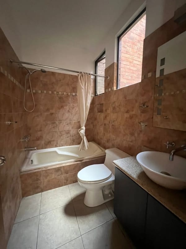 VENDO LINDA CASA EN LA FORESTA KM.20.5 CARR A FRAIJANES — Casa en Venta en La Foresta, Carretera a El Salvador, Guatemala, Ciudad — foto 2 de 11