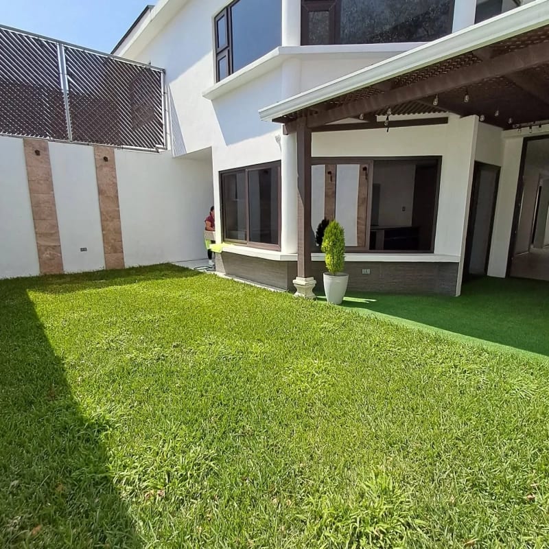 VENDO AMPLIA CASA CON APARTAMENTO, LOS MANANTIALES — Casa en Venta en Carretera a El Salvador, Guatemala, Ciudad — foto 16 de 17
