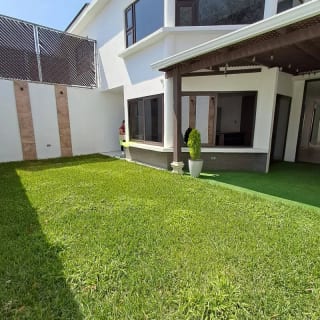 VENDO AMPLIA CASA CON APARTAMENTO, LOS MANANTIALES — Casa en Venta en Carretera a El Salvador, Guatemala, Ciudad — miniatura 16 de 17