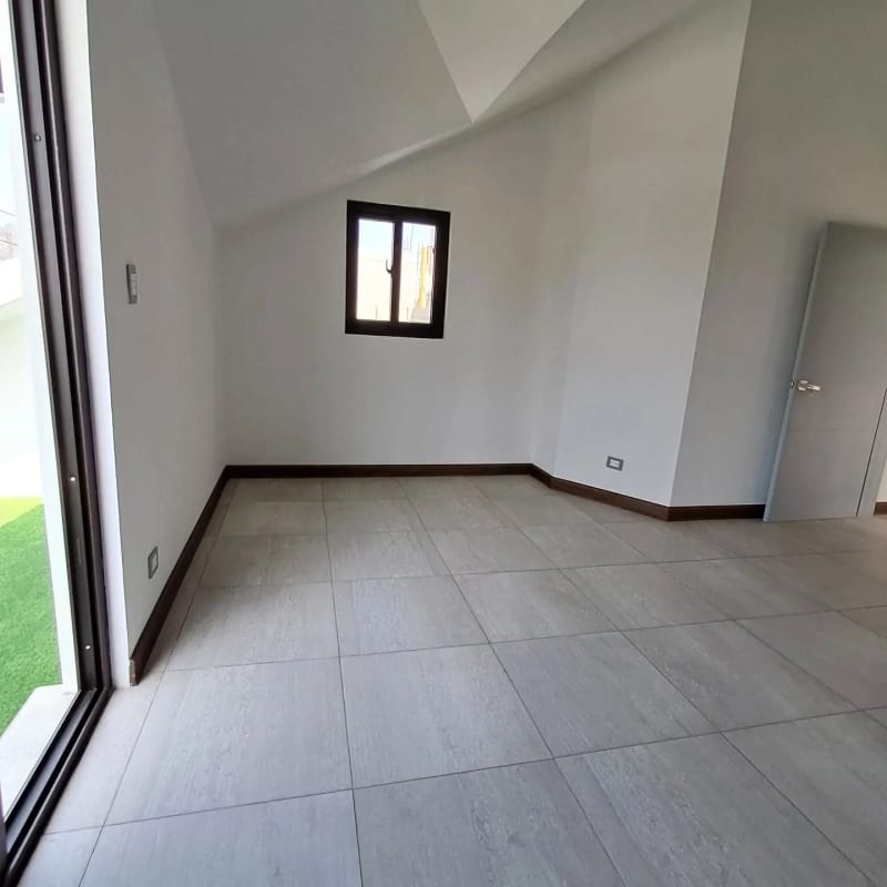 VENDO AMPLIA CASA CON APARTAMENTO, LOS MANANTIALES — Casa en Venta en Carretera a El Salvador, Guatemala, Ciudad — foto 4 de 17