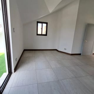 VENDO AMPLIA CASA CON APARTAMENTO, LOS MANANTIALES — Casa en Venta en Carretera a El Salvador, Guatemala, Ciudad — miniatura 4 de 17