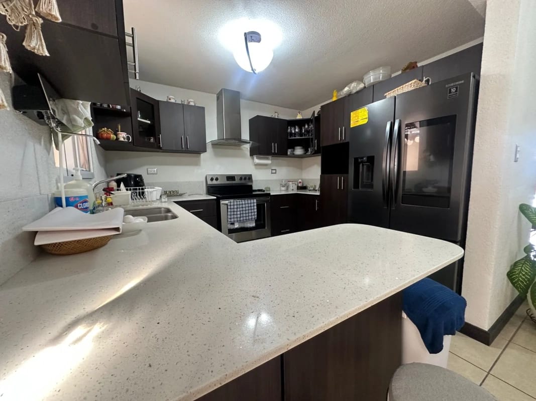 CASA EN VENTA EN ALTOS DE VILLAGE KM 25 CAES — Casa en Venta en Carretera a El Salvador, Guatemala, Ciudad — foto 2 de 17