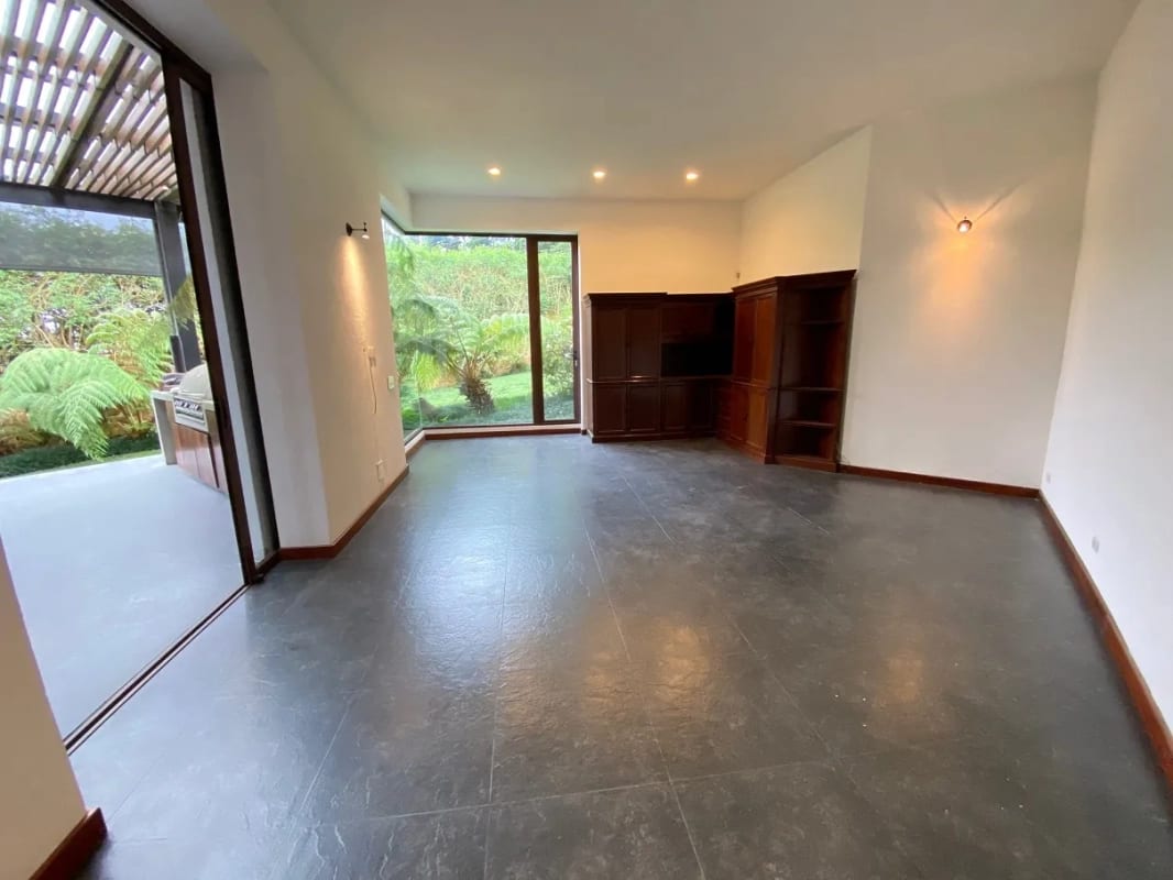 LINDA CASA EN VENTA EN KM.12.7 CARRETERA A EL SALVADOR — Casa en Venta en Santa Catarina Pinula, Guatemala, Ciudad — foto 4 de 11