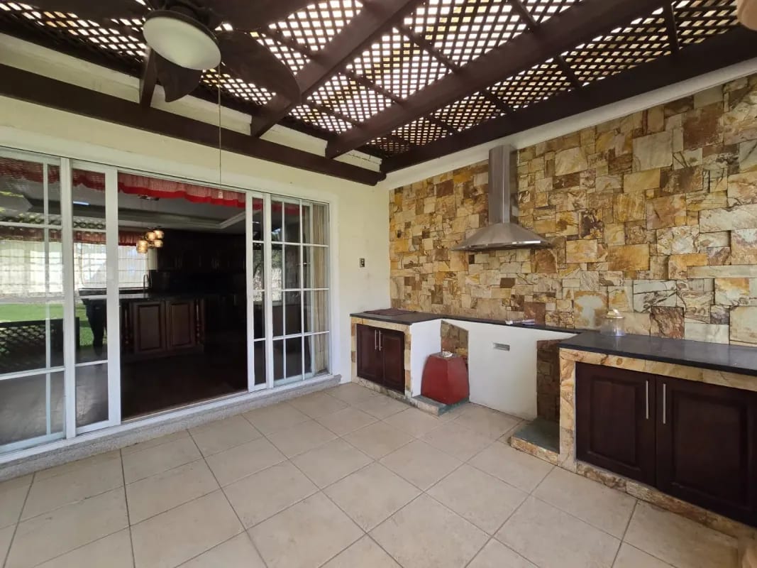CASA DE UN NIVEL EN VENTA EN COND. CASA Y CAMPO, KM 23.5 CES — Casa en Venta en km 21-25, Carretera a El Salvador, Guatemala, Ciudad — foto 9 de 17