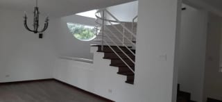 ALQUILO LINDA CASA CON JARDIN AMPLIO ZONA 13 ELGIN — Casa en Alquiler en Zona 13, Guatemala, Ciudad — miniatura 4 de 11