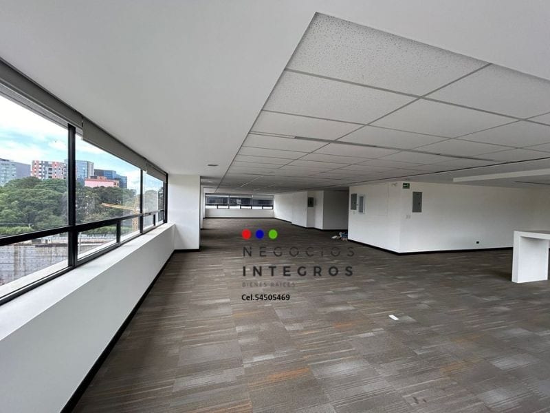 ALQUILO/VENDO OFICINA EN ZONA 10 - EDIFICIO CENTRO EMPRESARIAL — Oficina en Alquiler en Centro Empresarial, Zona 10, Guatemala, Ciudad — foto 4 de 10