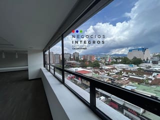 ALQUILO/VENDO OFICINA EN ZONA 10 - EDIFICIO CENTRO EMPRESARIAL — Oficina en Alquiler en Centro Empresarial, Zona 10, Guatemala, Ciudad — miniatura 8 de 10