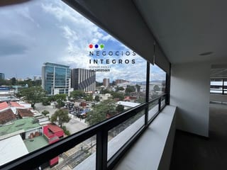 ALQUILO/VENDO OFICINA EN ZONA 10 - EDIFICIO CENTRO EMPRESARIAL — Oficina en Alquiler en Centro Empresarial, Zona 10, Guatemala, Ciudad — miniatura 7 de 10