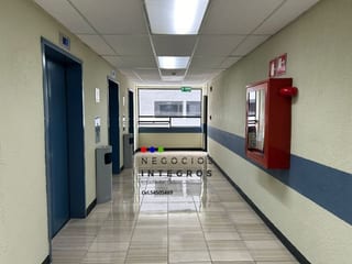ALQUILO/VENDO OFICINA EN ZONA 10 - EDIFICIO CENTRO EMPRESARIAL — Oficina en Alquiler en Centro Empresarial, Zona 10, Guatemala, Ciudad — miniatura 5 de 10