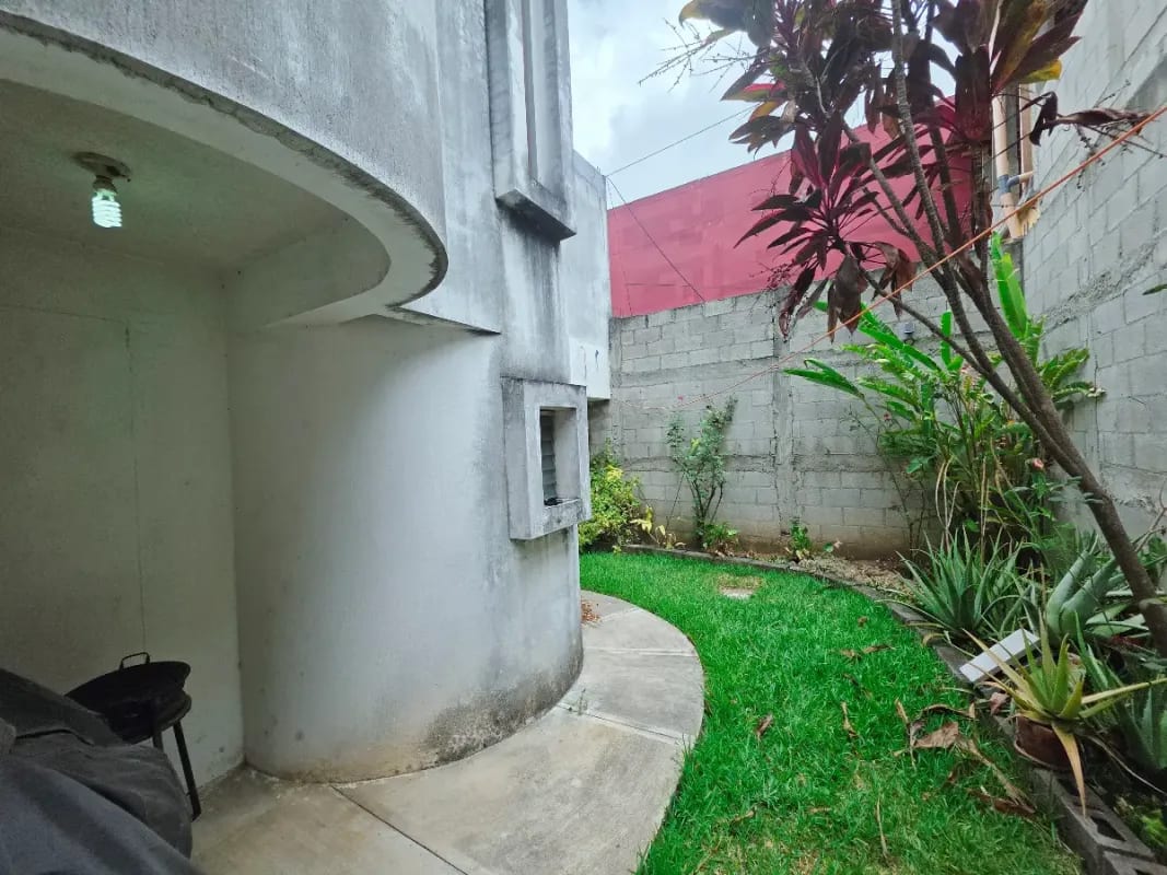Casa en Venta con Apartamento y Locales en Zona 2 Mixco — Casa en Venta en Zona 2 Mixco, Guatemala, Ciudad — foto 4 de 10