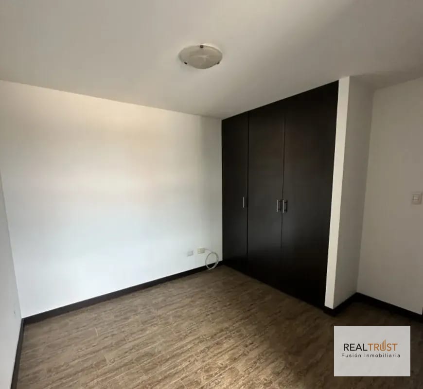 RENTO AMPLIO APARTAMENTO ZONA 15 — Apartamento en Alquiler en Zona 15, Guatemala, Ciudad — foto 2 de 9
