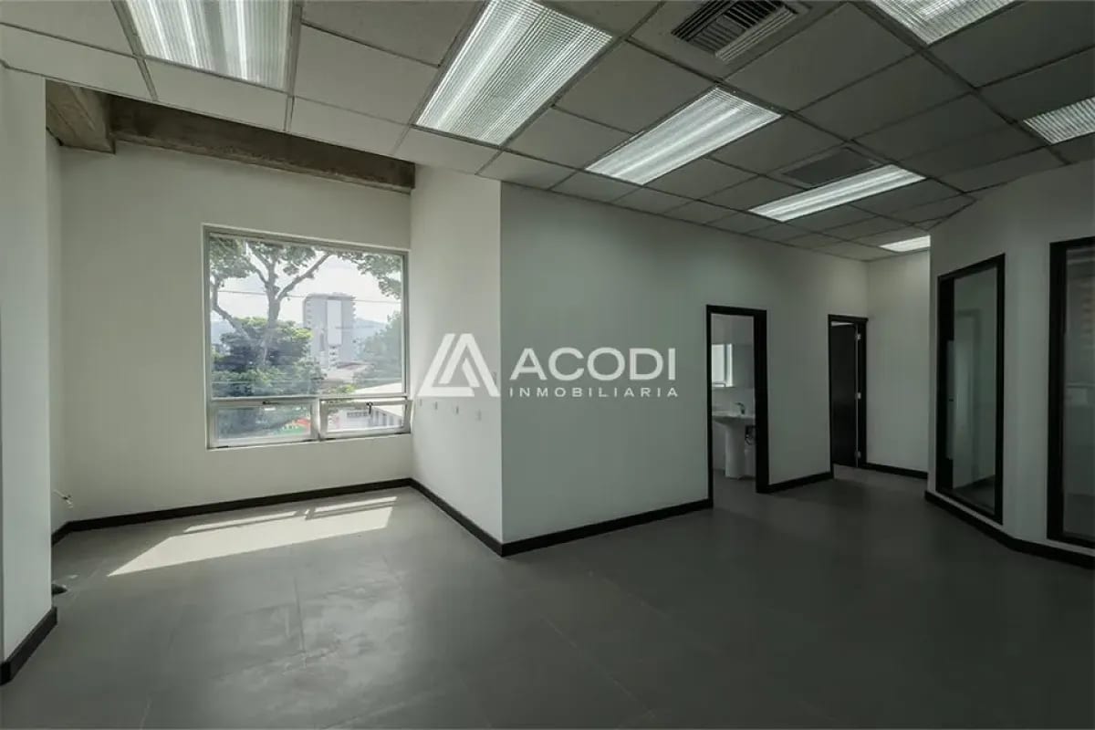 Oficina en Zona 10 — Oficina en Alquiler en Zona 10, Guatemala, Ciudad — foto 4 de 5
