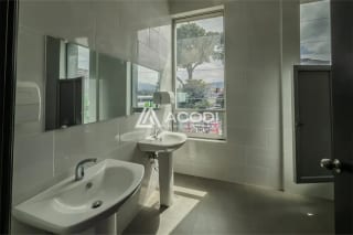 Oficina en Zona 10 — Oficina en Alquiler en Zona 10, Guatemala, Ciudad — miniatura 2 de 5