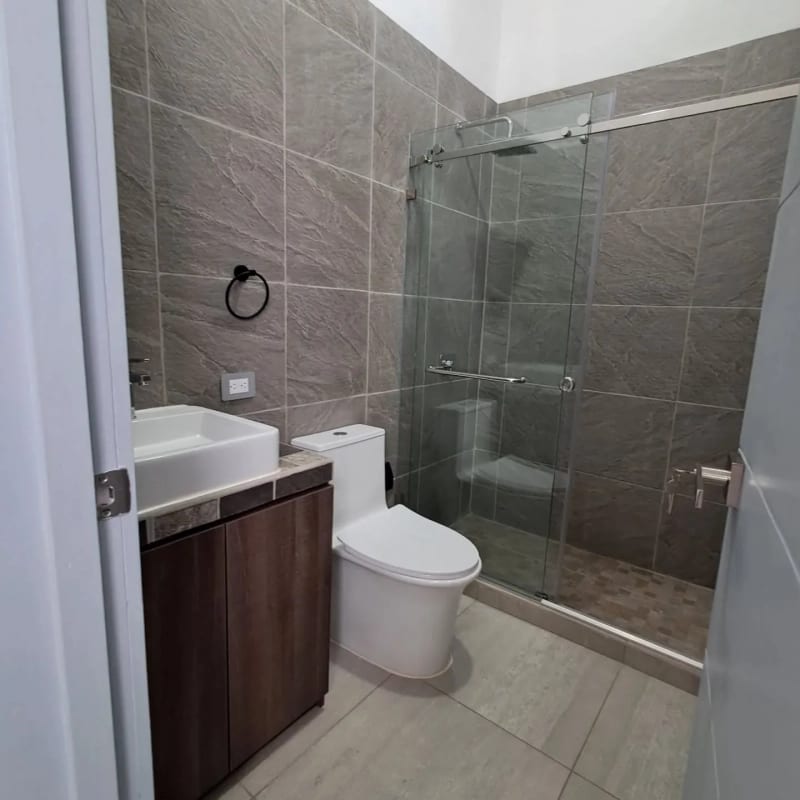 VENDO AMPLIA CASA CON APARTAMENTO, LOS MANANTIALES PV — Casa en Venta en Carretera a El Salvador, Guatemala, Ciudad — foto 5 de 17