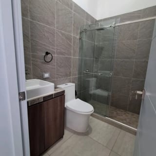 VENDO AMPLIA CASA CON APARTAMENTO, LOS MANANTIALES PV — Casa en Venta en Carretera a El Salvador, Guatemala, Ciudad — miniatura 5 de 17