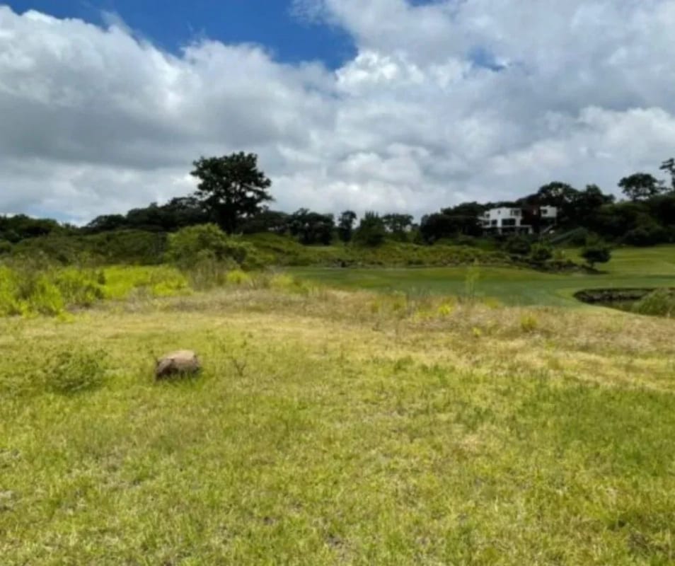 VENDO TERRENO EN EL PULTE FRENTE A LAGUNA PRINCIPAL ZONA 16 PV — Terreno en Venta en El Pulté, Zona 16, Guatemala, Ciudad — foto 3 de 4