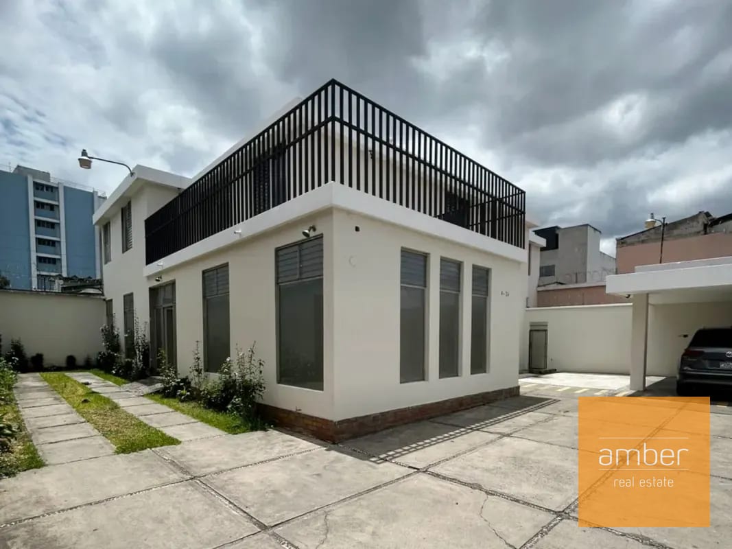 Casa para oficinas en zona 10 — Casa en Alquiler en Zona 10, Guatemala, Ciudad — foto 1 de 9