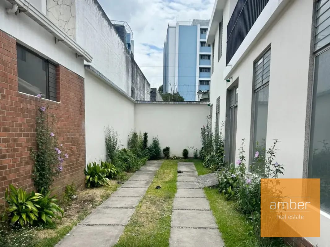 Casa para oficinas en zona 10 — Casa en Alquiler en Zona 10, Guatemala, Ciudad — foto 2 de 9