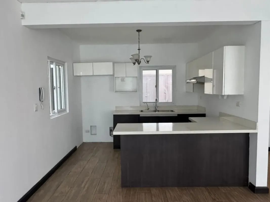 Casa en renta de 2 niveles, con amplios espacios dentro de garita y vista al bosque!! Carretera a San José Pinula — Casa en Alquiler en lo de Valdez, Carretera a El Salvador, Guatemala, Ciudad — foto 5 de 15