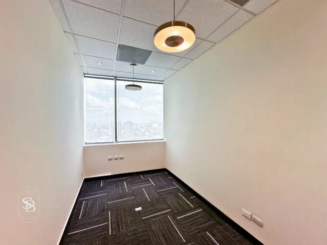 Oficina en renta – Zona Pradera, Torre 3, Blvd. Los Próceres Zona 10 — Oficina en Alquiler en Zona Pradera, Zona 10, Guatemala, Ciudad — foto 8 de 10
