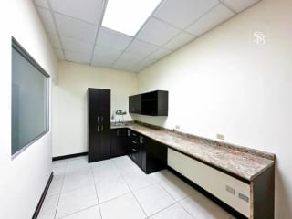 Oficina en renta – Zona Pradera, Torre 3, Blvd. Los Próceres Zona 10 — Oficina en Alquiler en Zona Pradera, Zona 10, Guatemala, Ciudad — miniatura 2 de 10