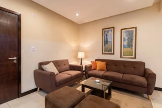 Apartamento amueblado en zona 14, excelente ubicación — Apartamento en Alquiler en Zona 14, Guatemala, Ciudad — miniatura 1 de 9