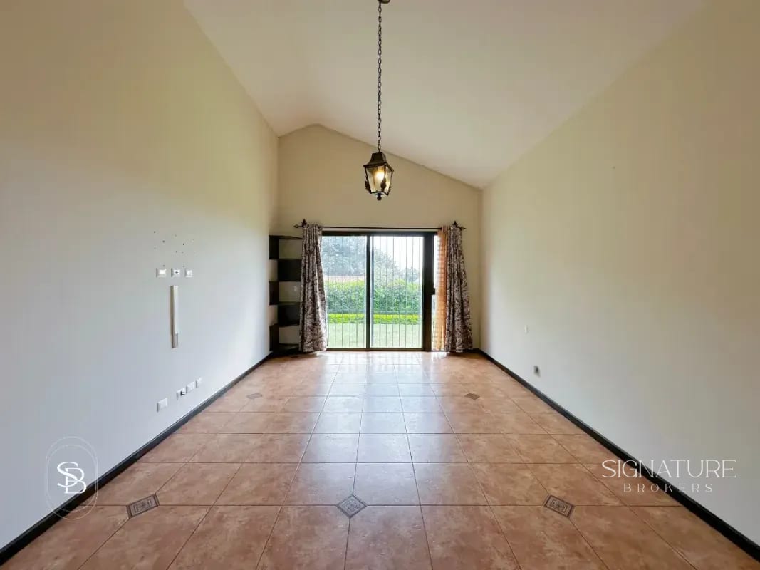 Casa en Venta - Lazos de Fraijanes, Km. 20, Fraijanes — Casa en Venta en Fraijanes, Carretera a El Salvador, Guatemala, Ciudad — foto 8 de 10