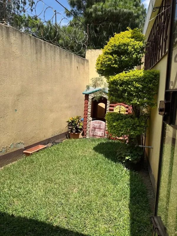 Venta de casa en Zona 11 Las Charcas dentro de garita — Casa en Venta en Las Charcas, Zona 11, Guatemala, Ciudad — foto 3 de 11