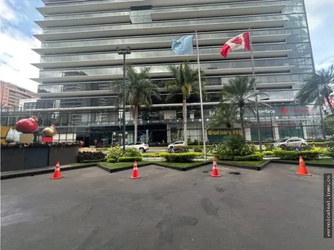 Oficina en renta z 10 frente a Design Center y frente a Oakland Mal — Oficina en Alquiler en Zona 10, Guatemala, Ciudad — foto 2 de 17