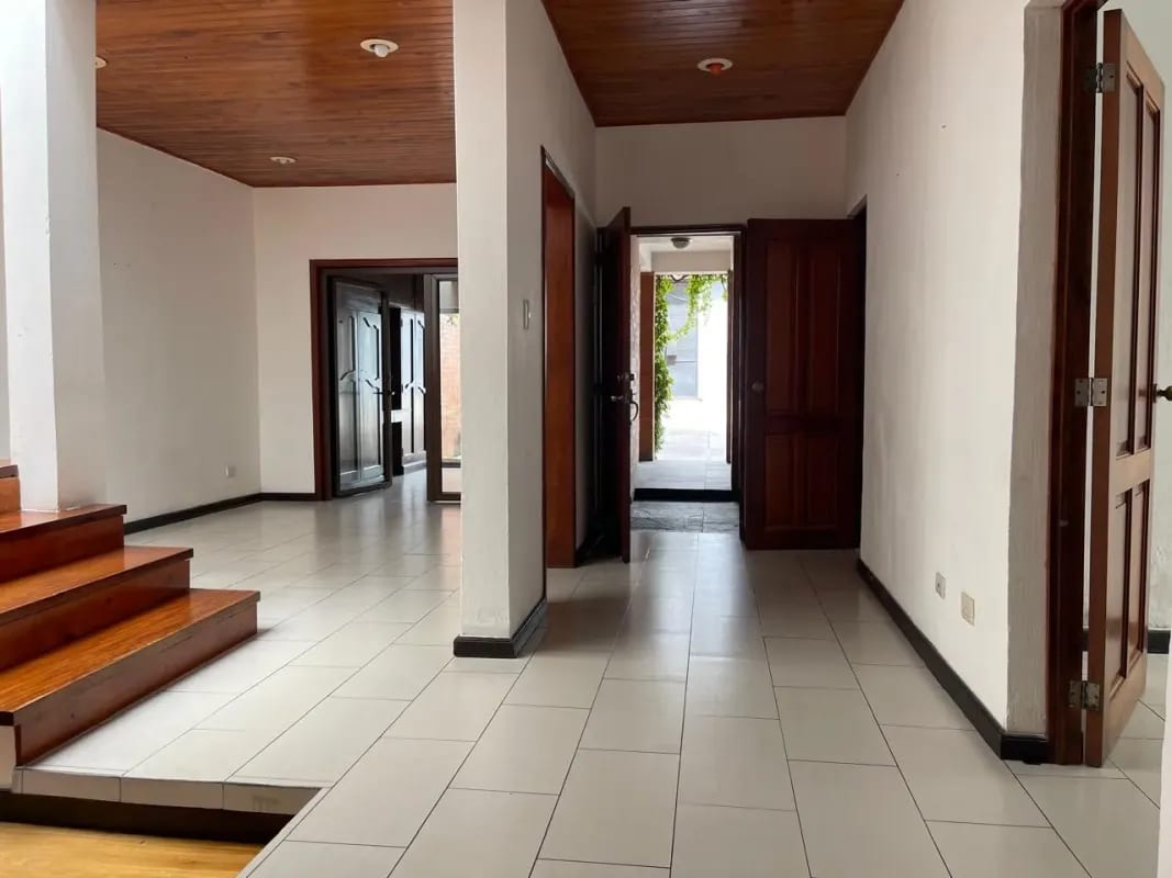 CASA EN VENTA O RENTA EN ZONA 14 EN SECTOR LA VILLA — Casa en Venta en Zona 10, Guatemala, Ciudad — foto 2 de 17