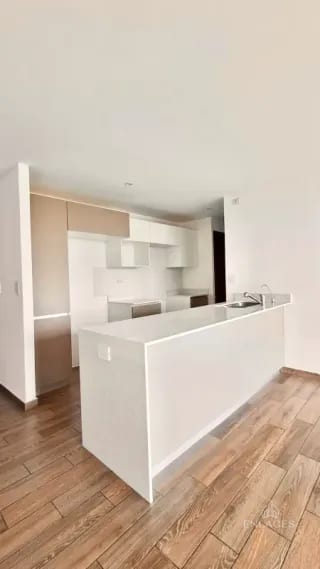 Zona 15 • Apartamento en Renta • Edificio Parque 15 — Apartamento en Alquiler en Parque 15, Zona 15, Guatemala, Ciudad — miniatura 1 de 13