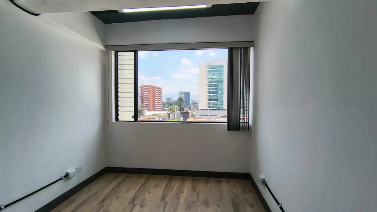 Rento Oficina Z.10 Edificio Plaza Buro — Oficina en Alquiler en Plaza Buró, Zona 10, Guatemala, Ciudad — foto 5 de 6