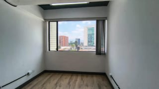 Rento Oficina Z.10 Edificio Plaza Buro — Oficina en Alquiler en Plaza Buró, Zona 10, Guatemala, Ciudad — miniatura 5 de 6
