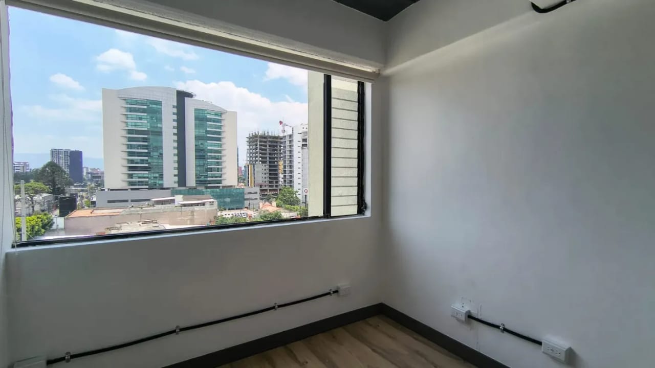 Rento Oficina Z.10 Edificio Plaza Buro — Oficina en Alquiler en Plaza Buró, Zona 10, Guatemala, Ciudad — foto 4 de 6